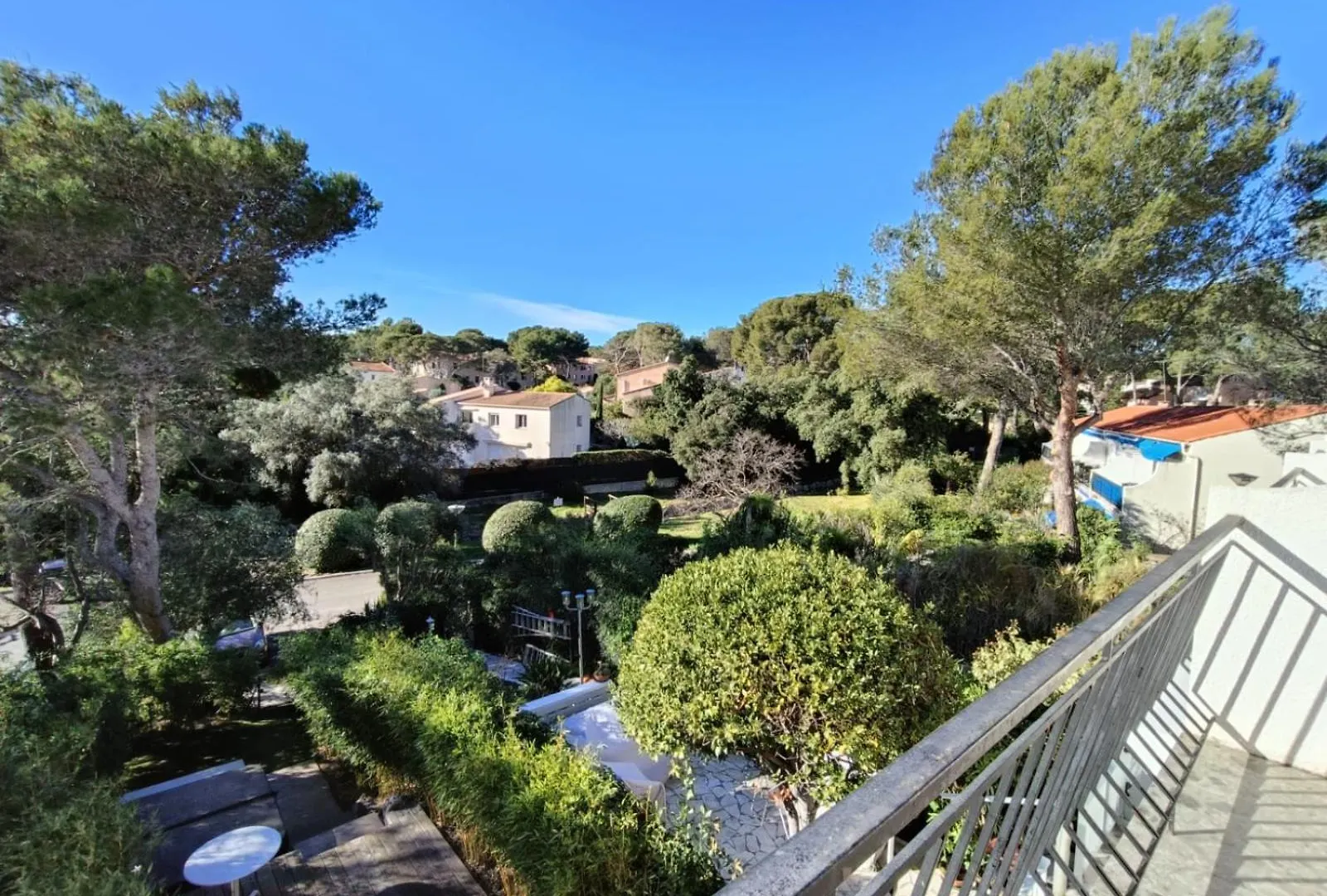 Apartment L'Ecrin D'Azur Appartement 5 Personnes A 5 Minutes A Pied De La Mer Saint-Raphael  France